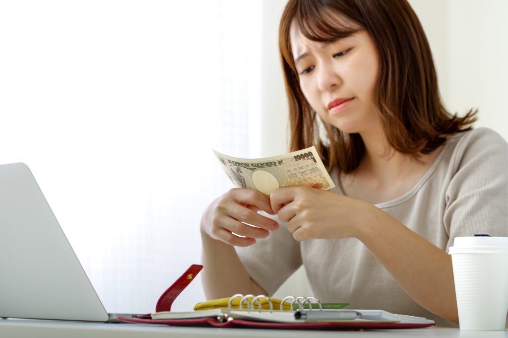 お金に困る女性